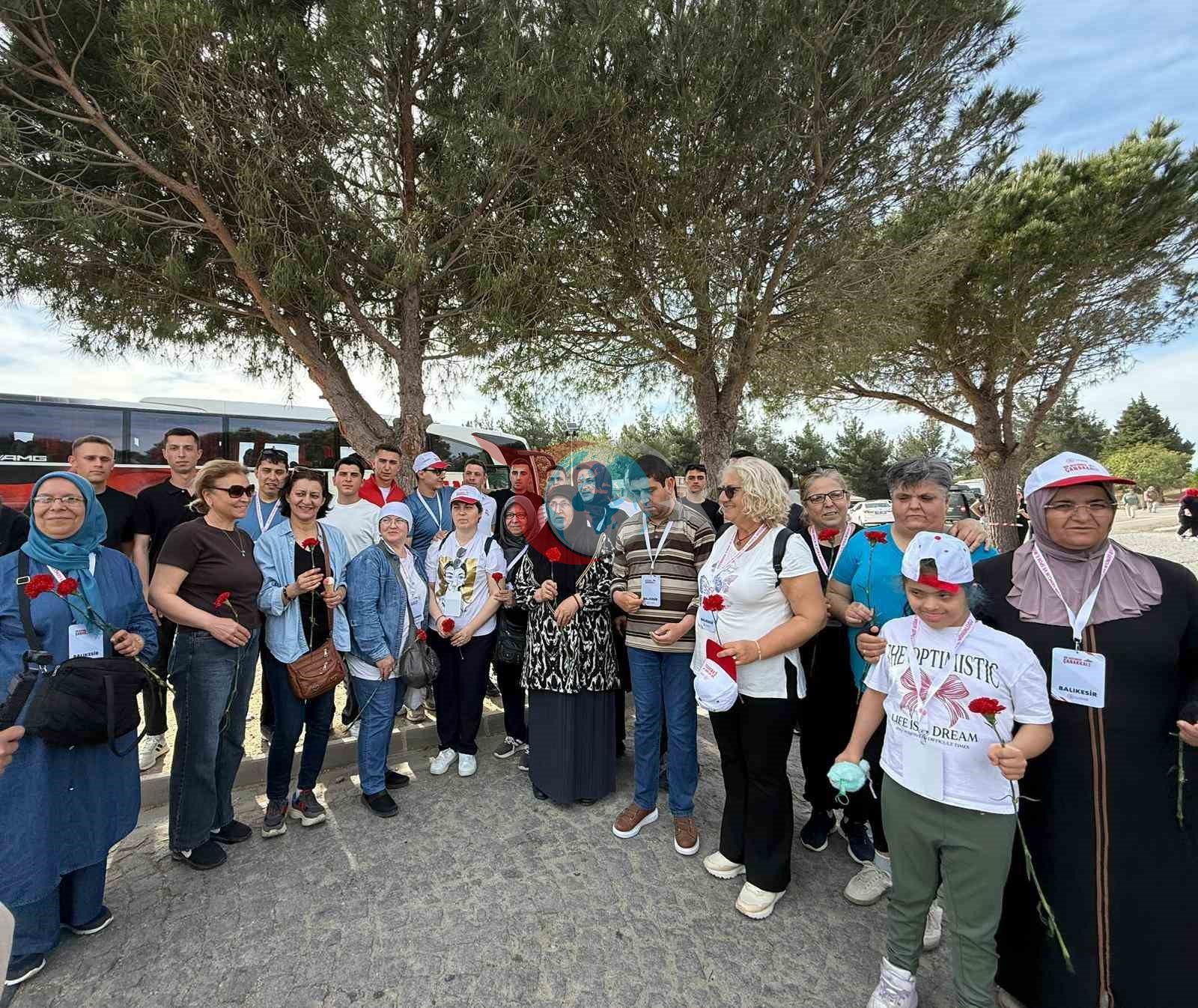 Balıkəsirdən olan xüsusi qayğıya ehtiyacı olan gənclər Çanaqqalaya səyahətdə iştirak ediblər.