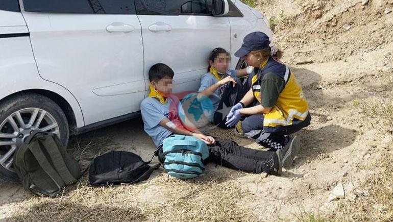 Antalyada okul servisi şarampole uçtu Yaralı öğrenciler var