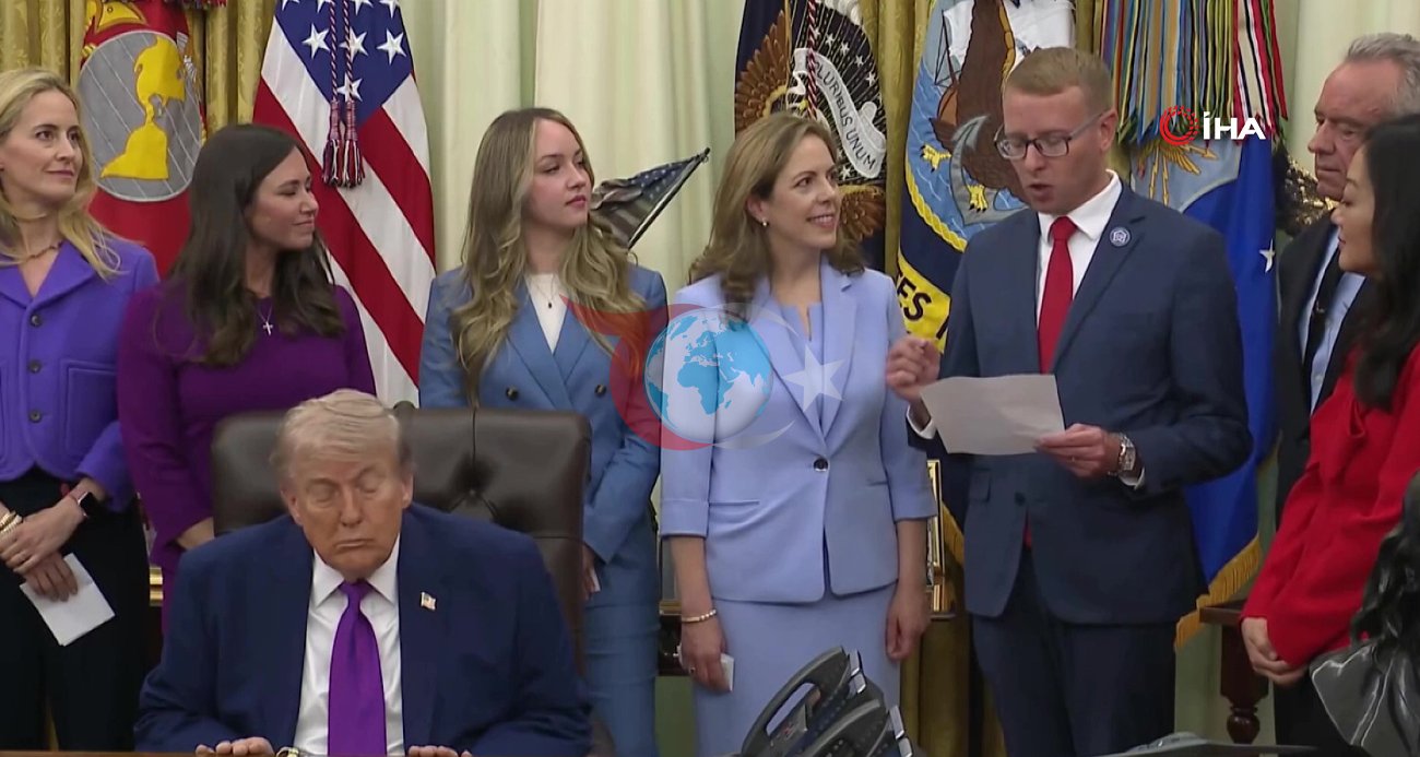 Trump, Beyaz Saray Etkinliğinde Uyukladı