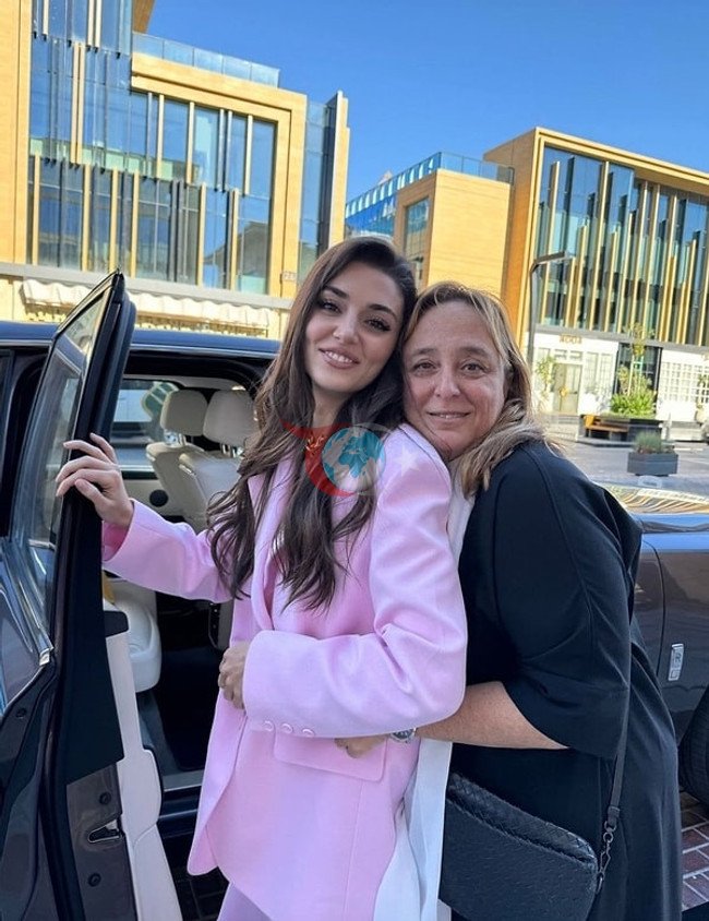 Hande Erçel&rsquo;den dikkat çeken Ayşe Barım hamlesi! Sessiz sedasız sildi... - Resim : 1