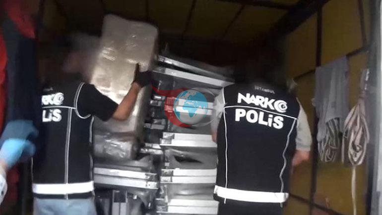 Bağcılarda kamyonete uyuşturucu operasyonu Ele geçirilen miktar dudak uçuklattı