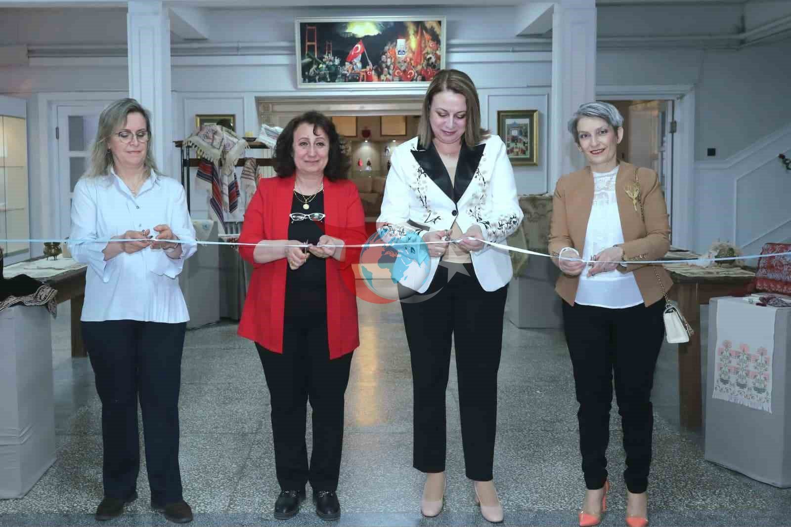 Eskişehir'de Anneler Günü'ne Özel Sanat Sergisi Açıldı