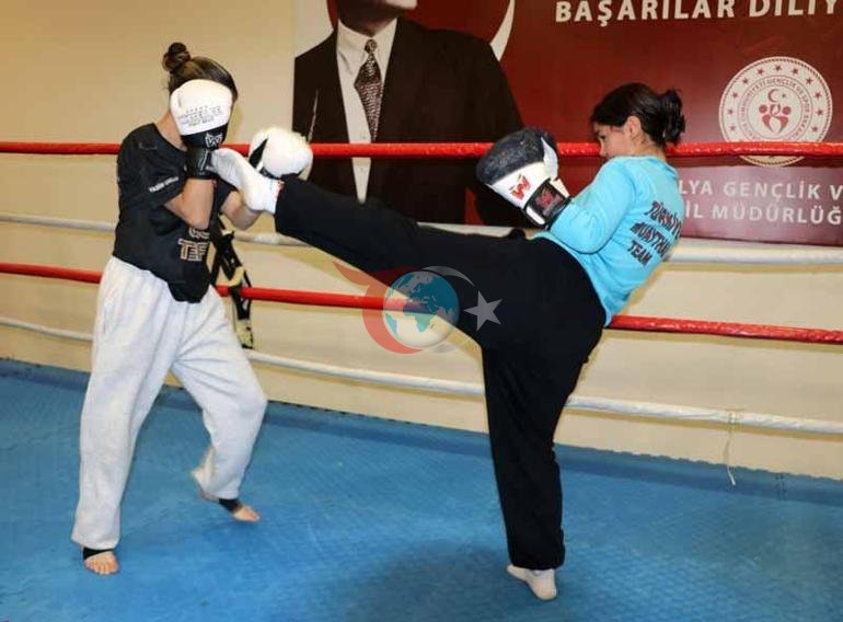 Muaythai sporuna ilgi; gençler hem kendini savunuyor hem geleceğini inşa ediyor