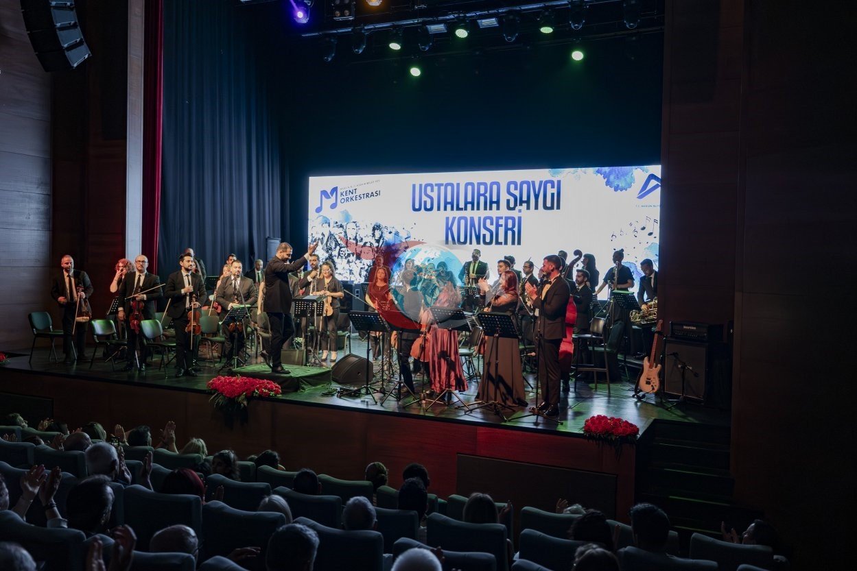 Mersin'de Nostaljik Gece: Kent Orkestrası Unutulmaz Bir Konser Verdi