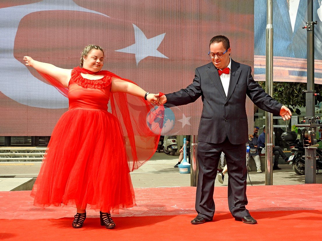 Çeşme'de Engelliler İçin Renkli ve Duyarlı Buluşma