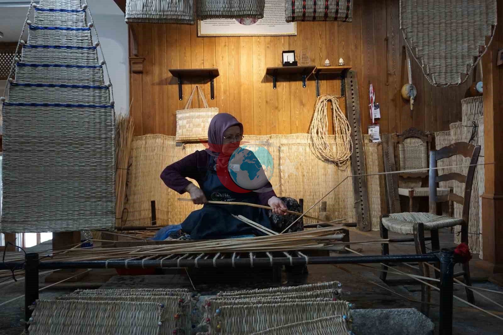 Teknolojiye inat hasır dokumacılığı Tire’de yaşatılmaya devam ediyor