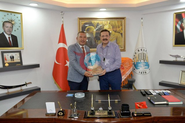CHP'li Dinar Belediye Başkanı AK Parti'ye geçiyor! Erdoğan ve borçlar afişi olaydı - Resim: 1