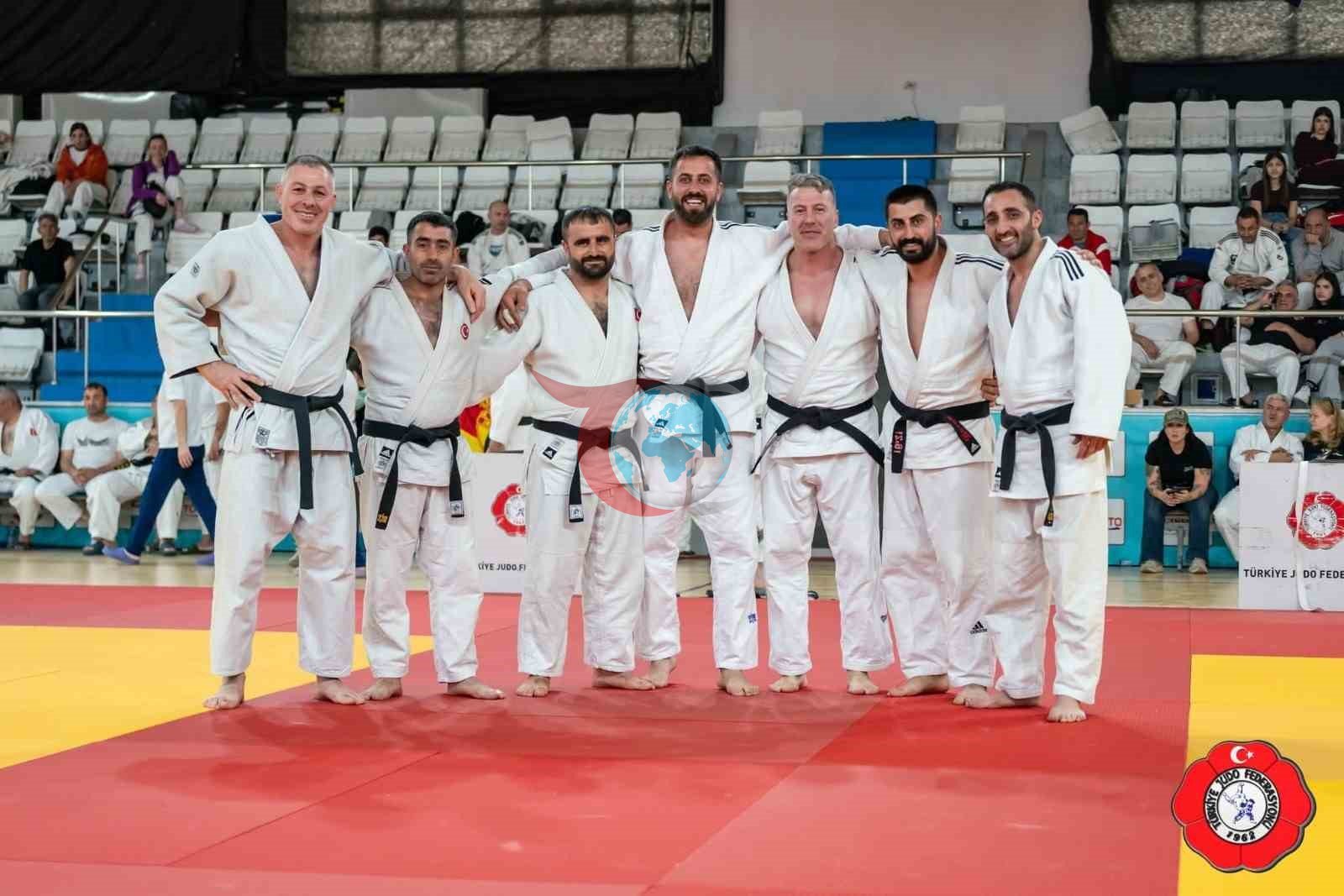 Yunusemre Belediyespor'un Judoda Türkiye İkinciliği Başarısı