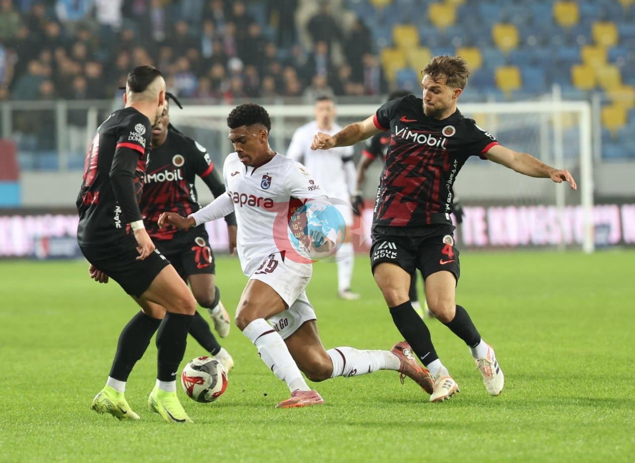 Süper Lig'de Eryaman'da oynanan Gençlerbirliği-Trabzonspor maçından bir kare