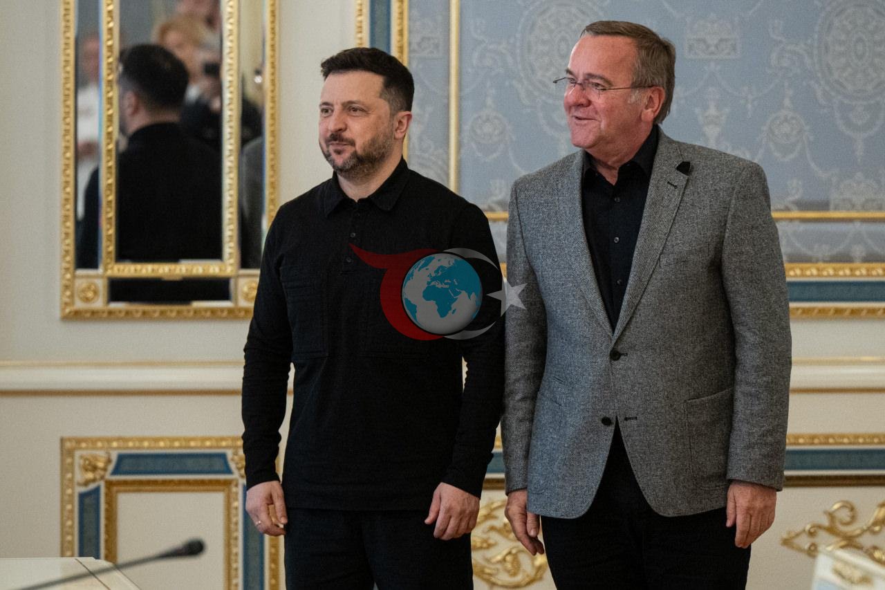 Ukrayna Devlet Başkanı Volodimir Zelenskiy ve Almanya Savunma Bakanı Boris Pistorius