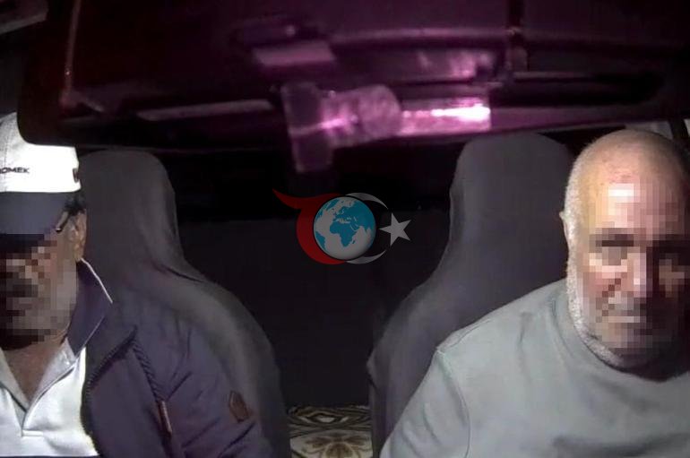 Kan donduran görüntüler İzmirden Taksiyici boğazından bıçaklayıp, gasp etmeye çalıştı
