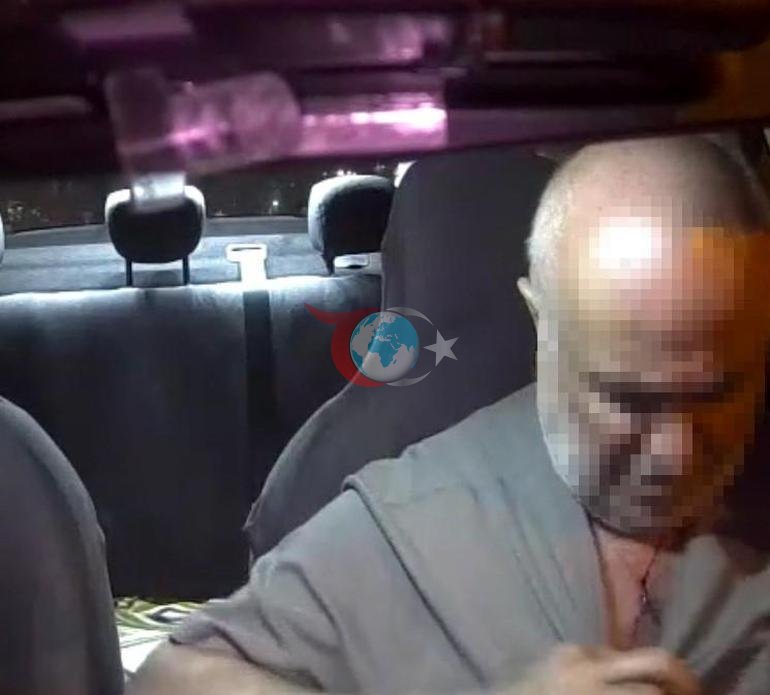 Kan donduran görüntüler İzmirden Taksiyici boğazından bıçaklayıp, gasp etmeye çalıştı
