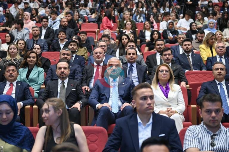 Bakan Ersoy: Türkçe, tarihle yaşıt medeniyet yürüyüşünün sesidir