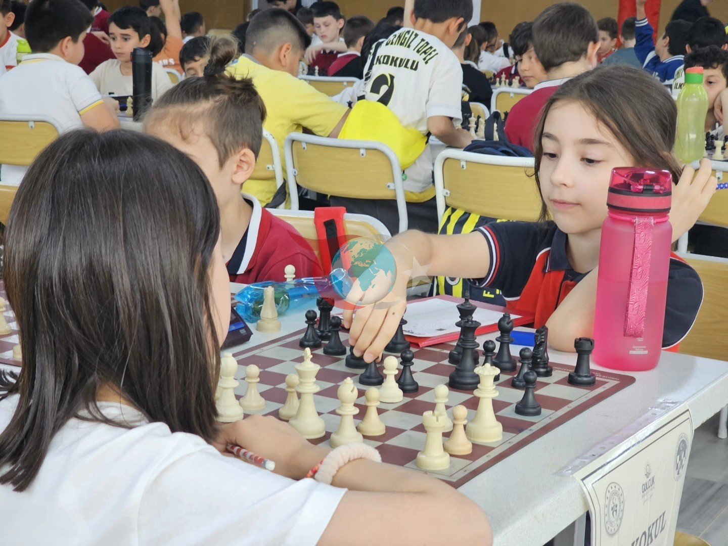 Gölcük&rsquo;te 235 öğrencinin katıldığı satranç turnuvası başladı
