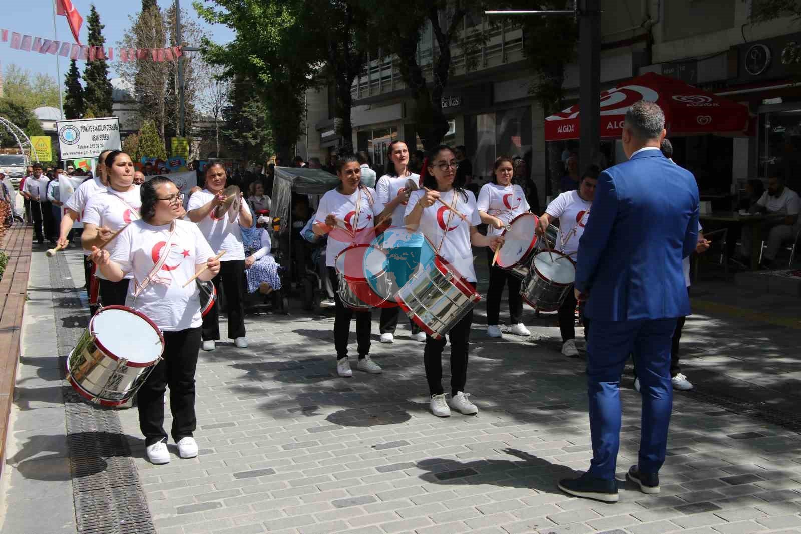 Uşak'ta Engelliler İçin Anlamlı Yürüyüş Düzenlendi