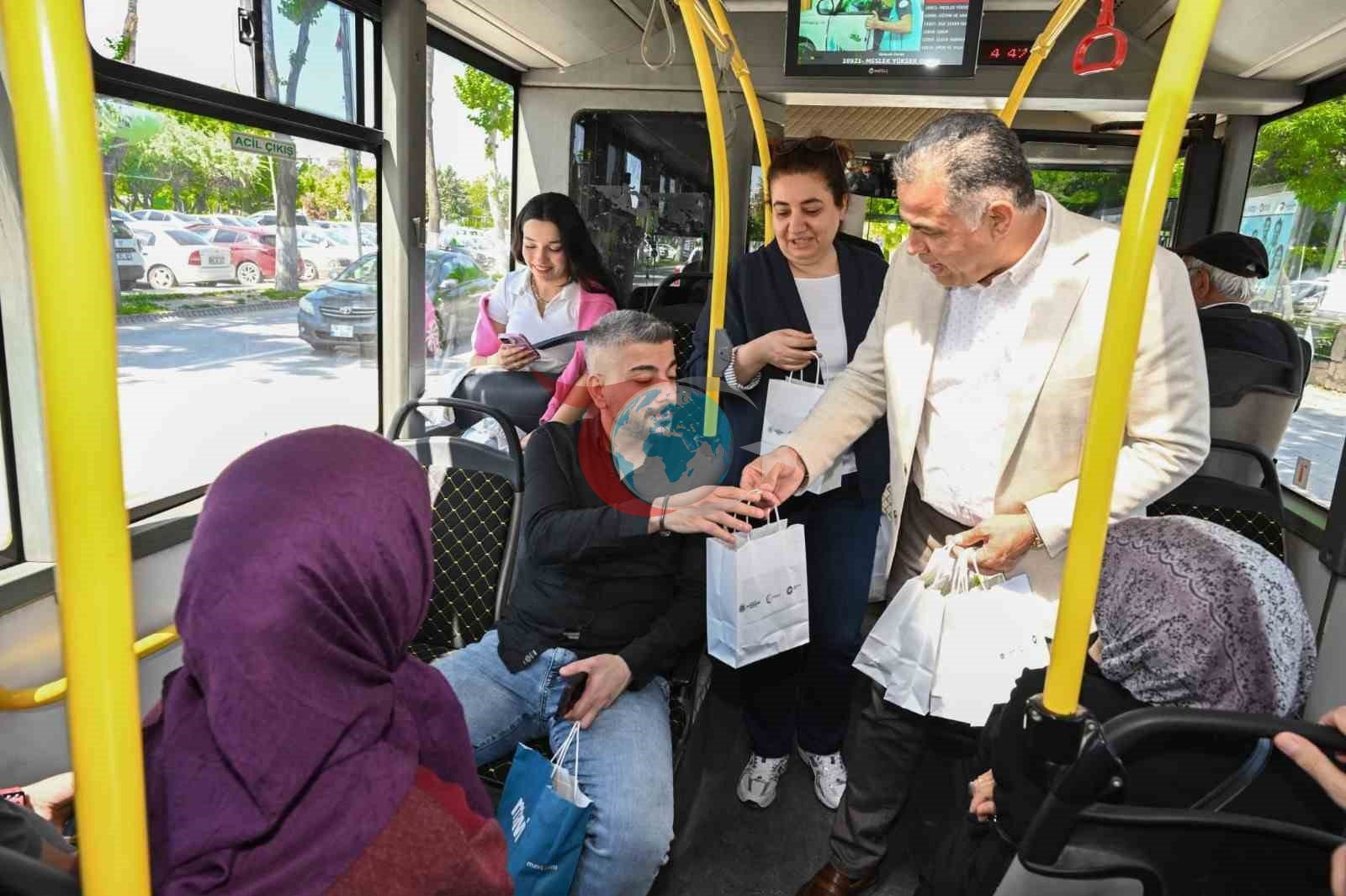 Büyükşehir Belediyesi vatandaşlara ücretsiz 20 bin fide dağıttı