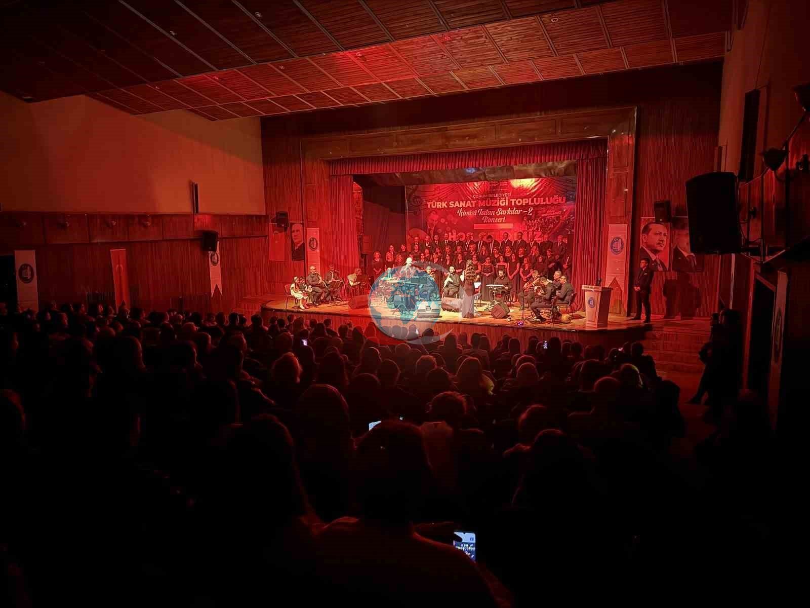Çorum'da 'İçimizi Isıtan Şarkılar' Konserine Büyük İlgi