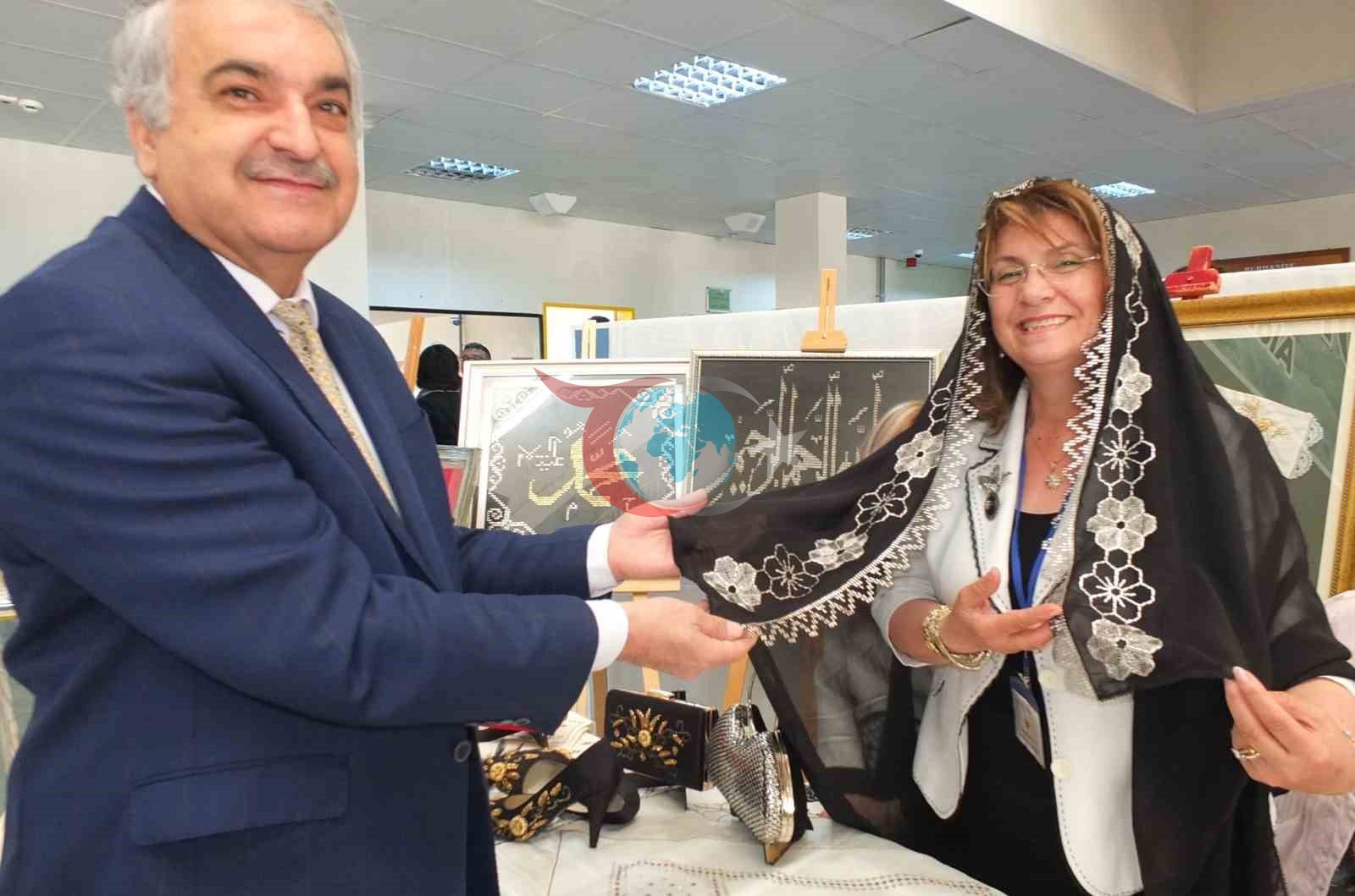 Burhaniye’de Telkırma tekniği ile yapılan oyalar ilgi gördü