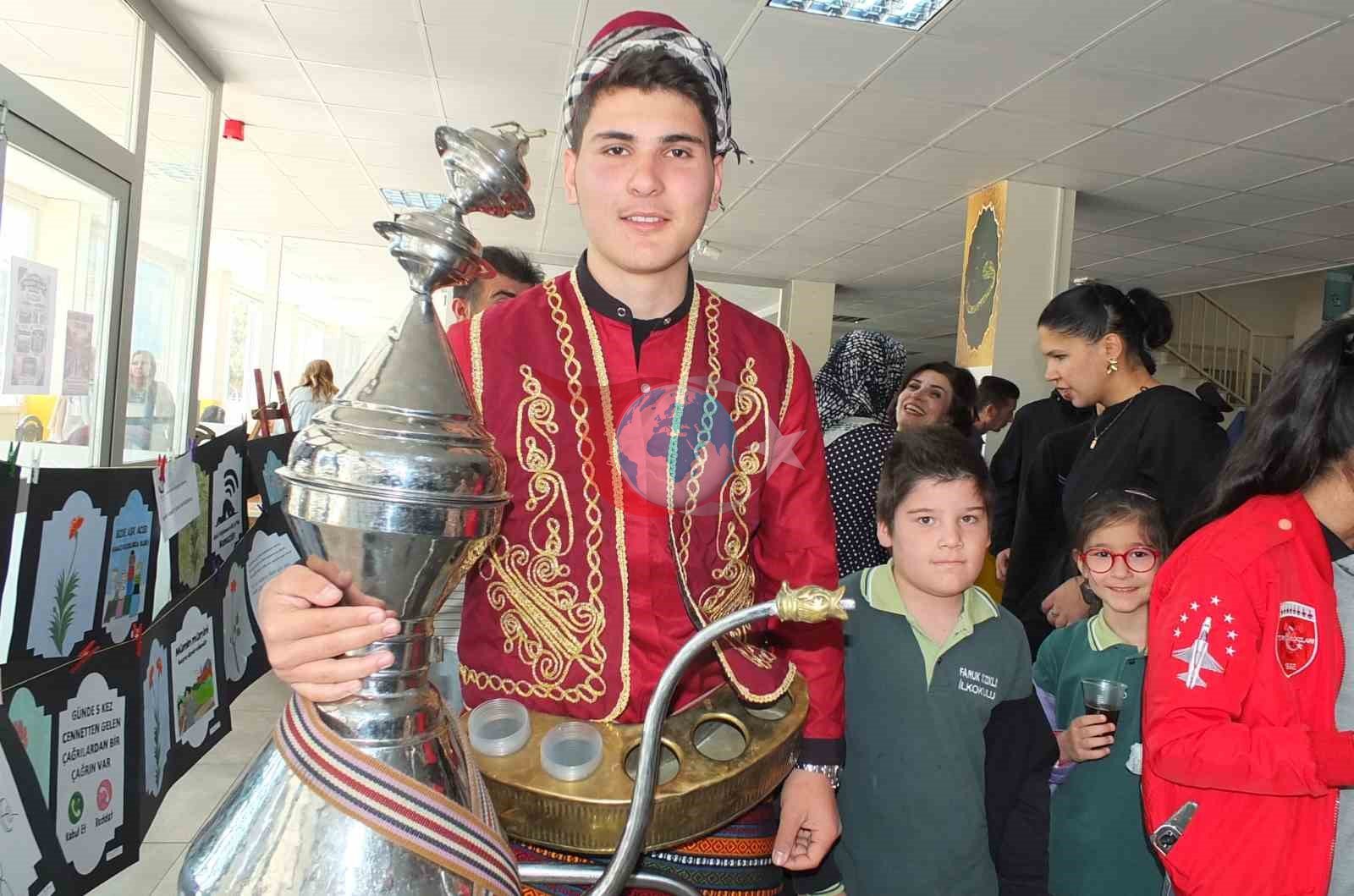 Burhaniye'de Osmanlı Şerbeti İkramıyla Renkli Sergi