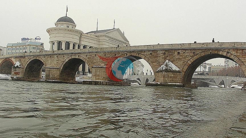 Üsküp’teki Tarihi Taş Köprü Estetik Aydınlatma ile Canlanıyor