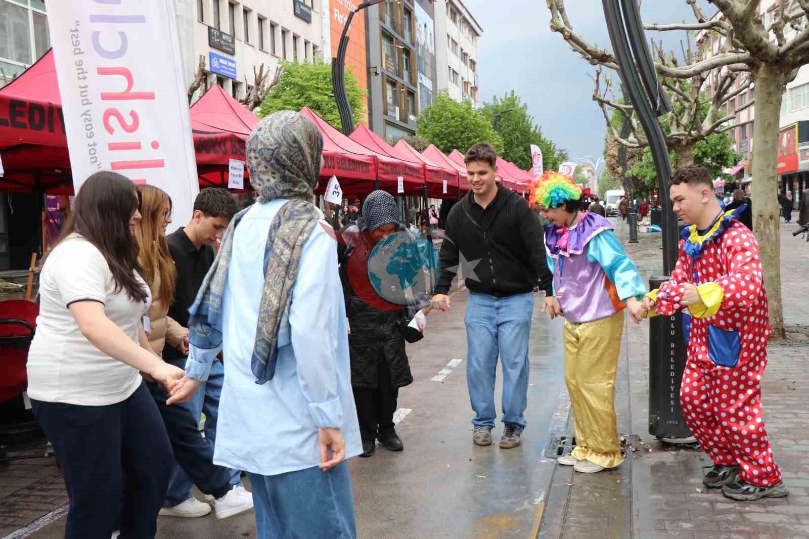 Bolu'da Dolu Sonrası Cadde Ortasında Halay Coşkusu