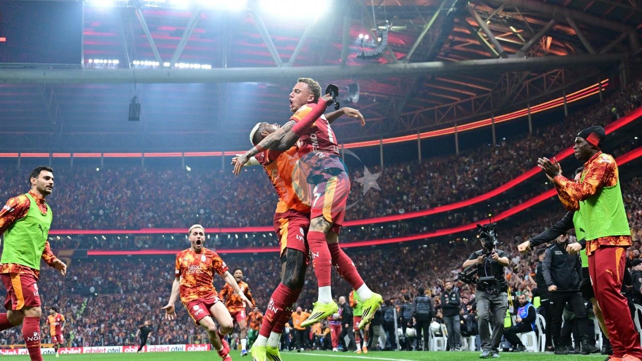 Qalatasaraydan Azarkeşlərə Unudulmaz Çempionluq Gecəsi