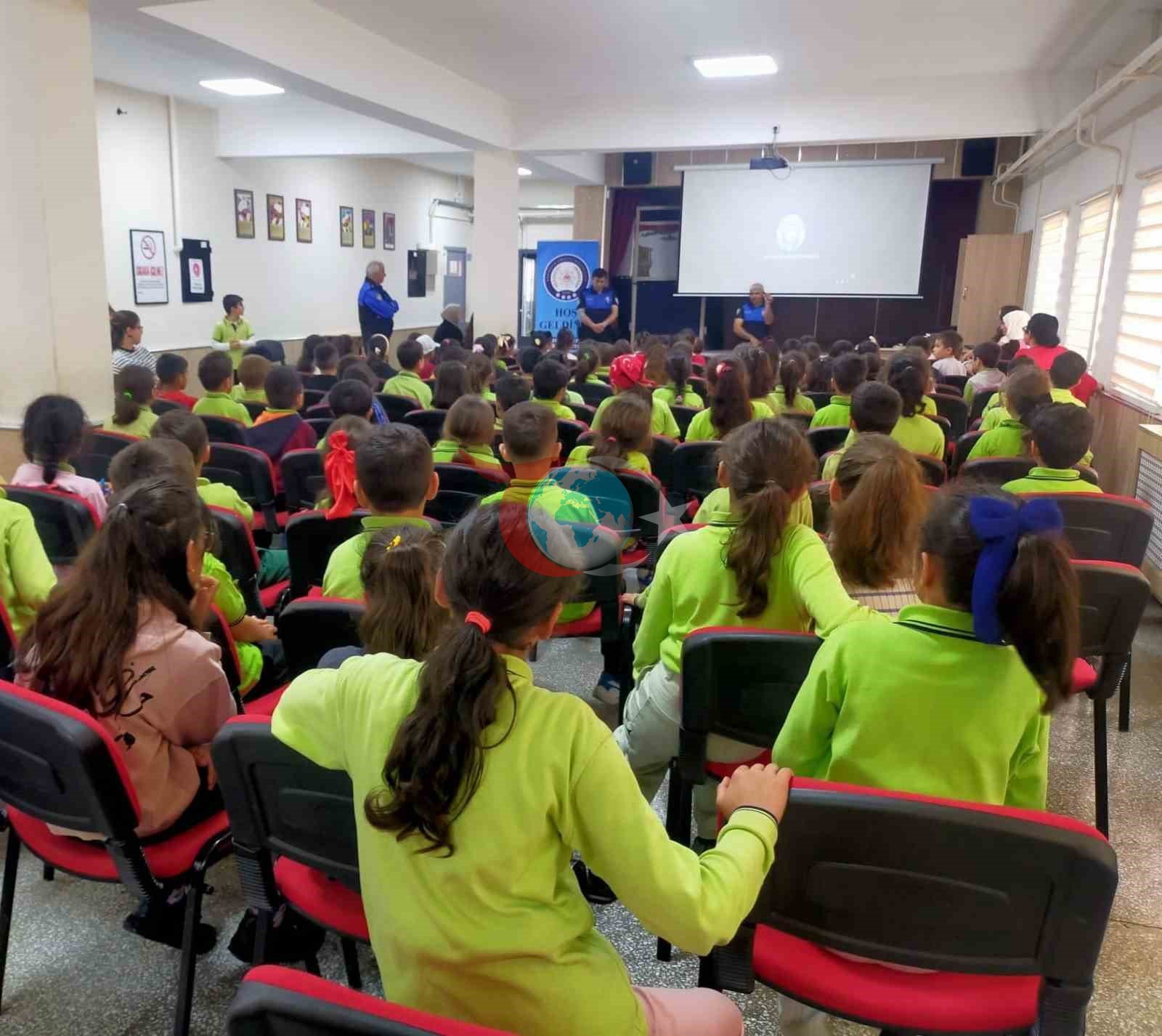 Eskişehir Emniyeti Öğrencileri Eğlendirerek Bilinçlendiriyor