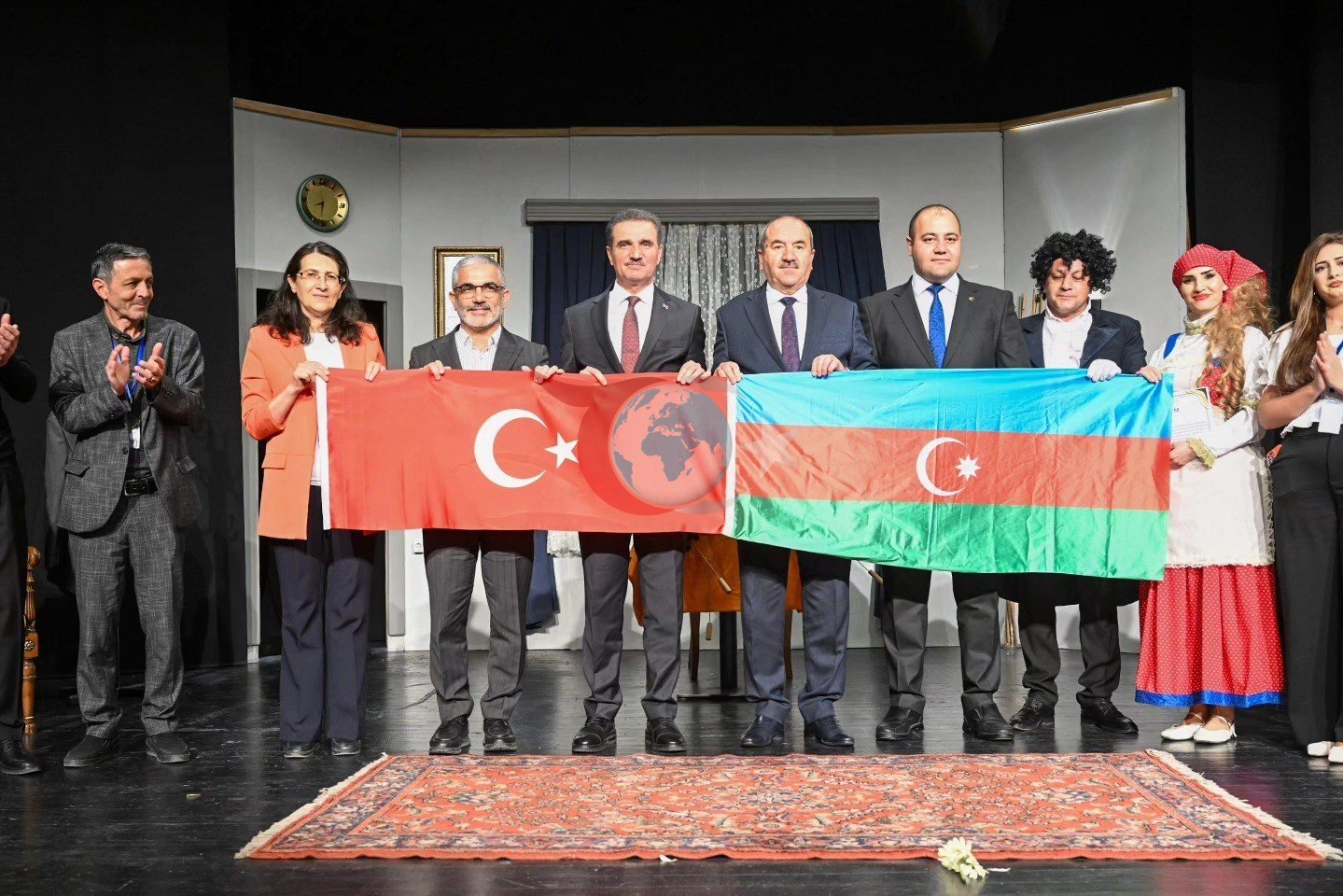 Erzurum'da 'Qastrol Seferi' Tiyatro Gösterisi Büyük İlgi Topladı