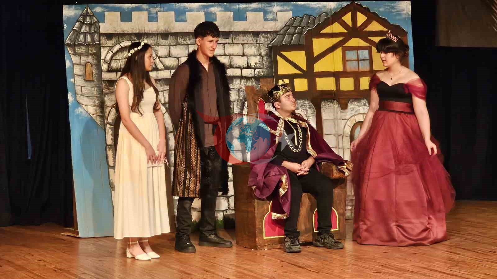 Meslek liseliler ‘Hamlet’le sahneye çıktı