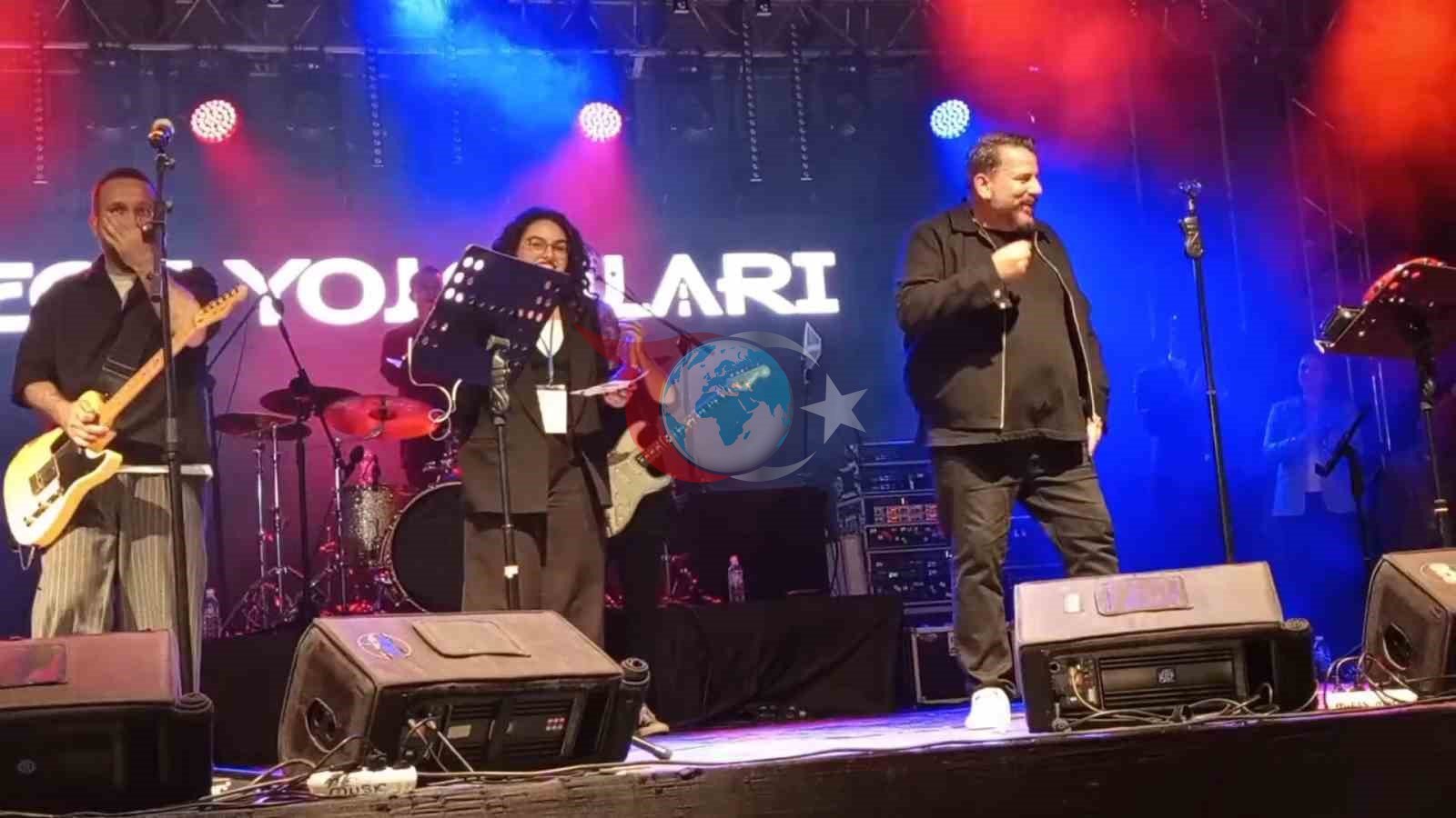 Gece Yolcuları&rsquo;na sahnede sürpriz: Diplomalarını yıllar sonra aldılar