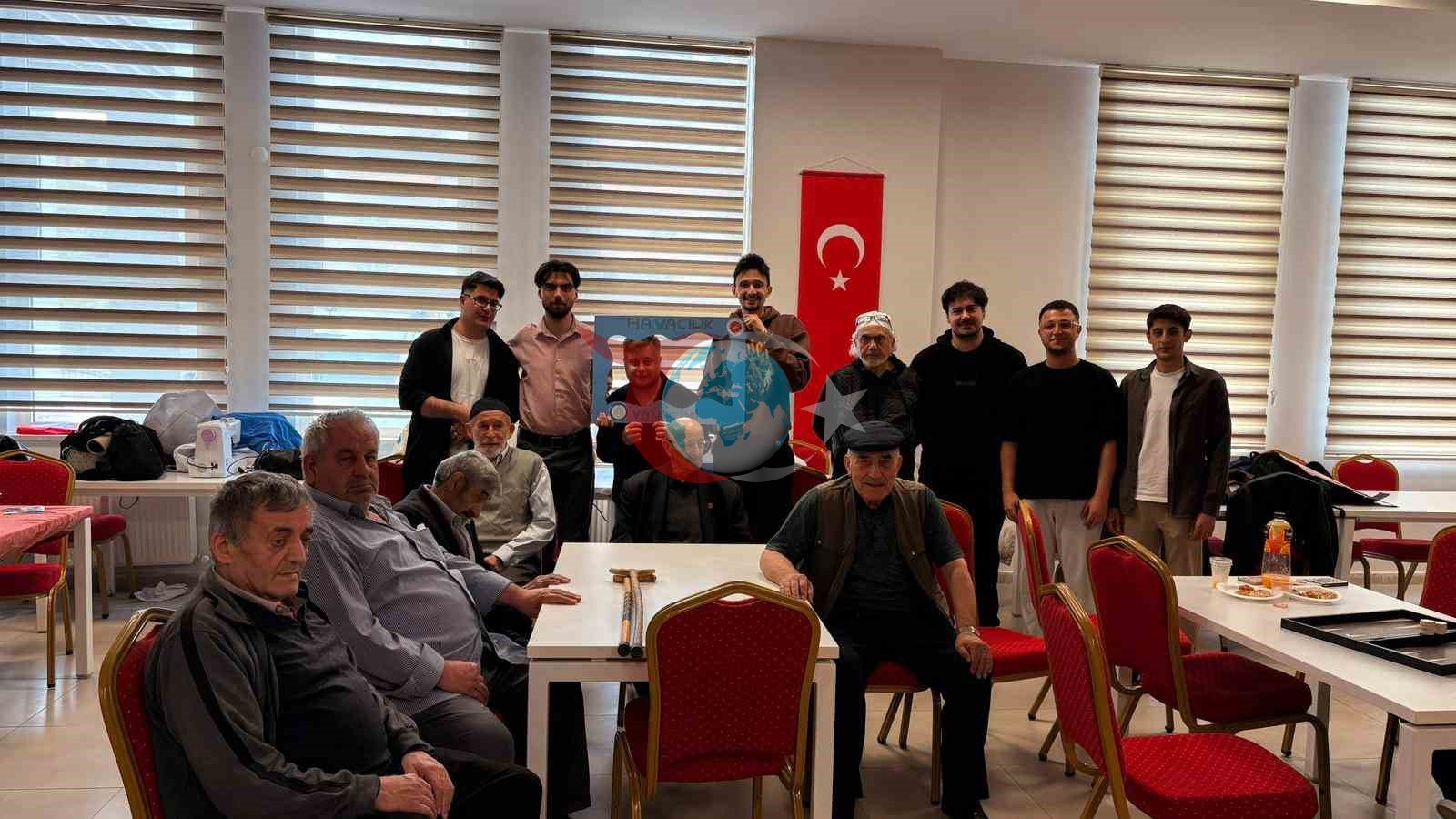 Üniversite Öğrencilerinden Huzurevinde Anlamlı Proje