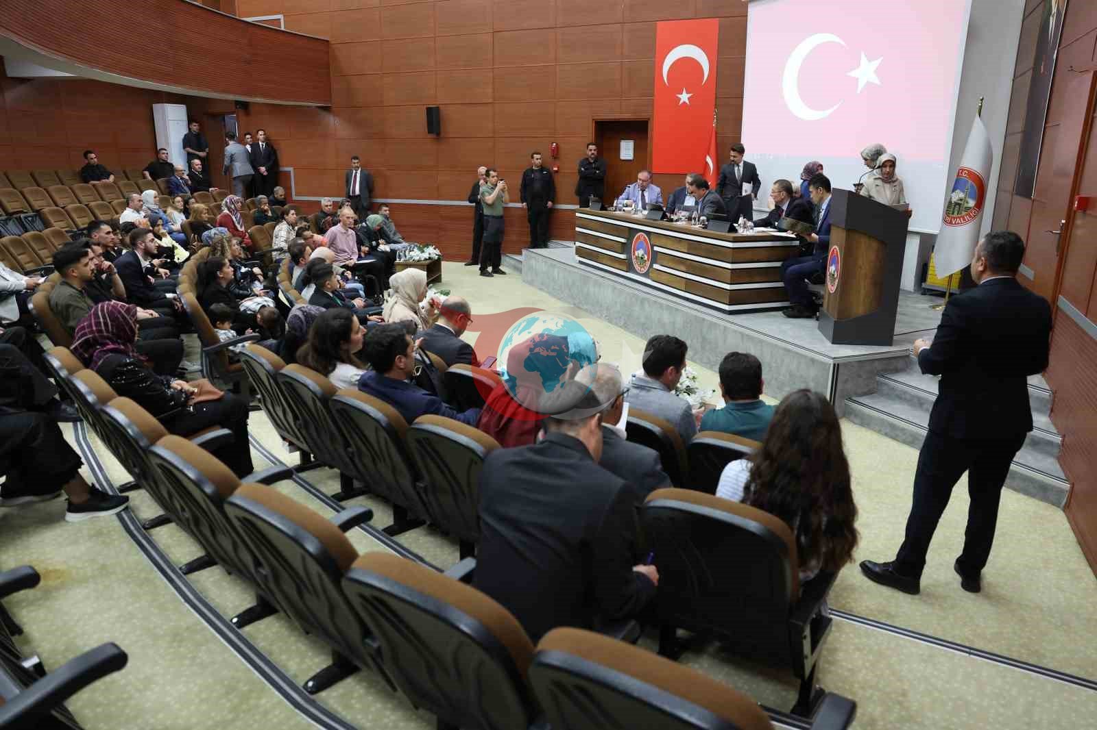 Vali Çiçək vətəndaşlarla görüşməyə davam edir><p><img