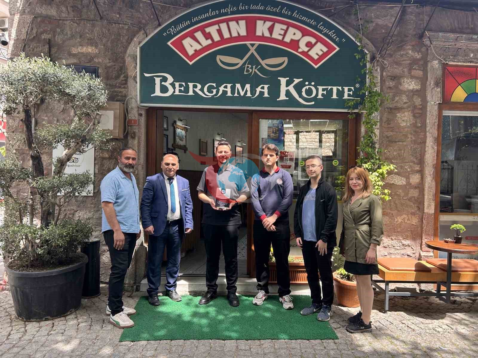 Bergama&rsquo;da Türkçe isimli iş yerlerine teşekkür plaketi