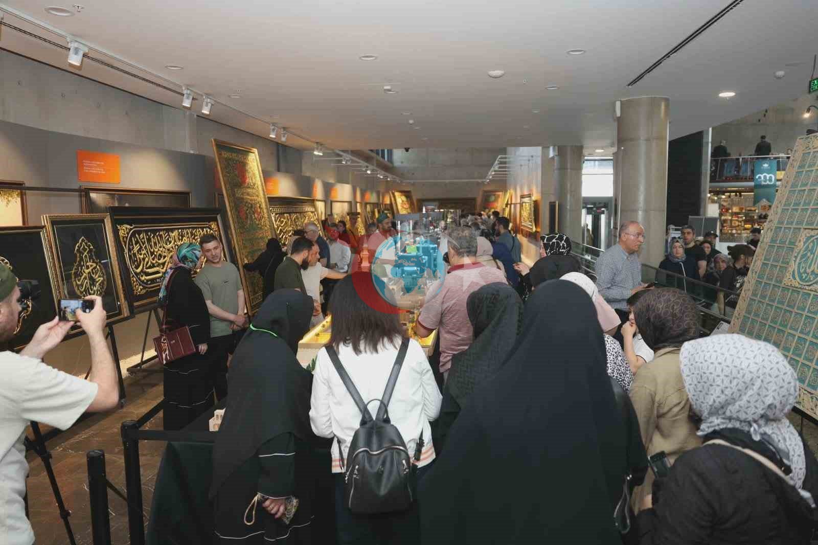 Bursa'da Mukaddes Emanetler Sergisi İlgiyle Karşılandı