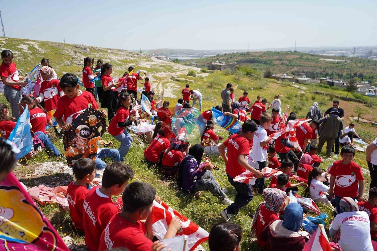 Şehitkamil'de 19 Mayıs Sevinci: Uçurtma Şenliği Renkli Görüntülerle Dolu