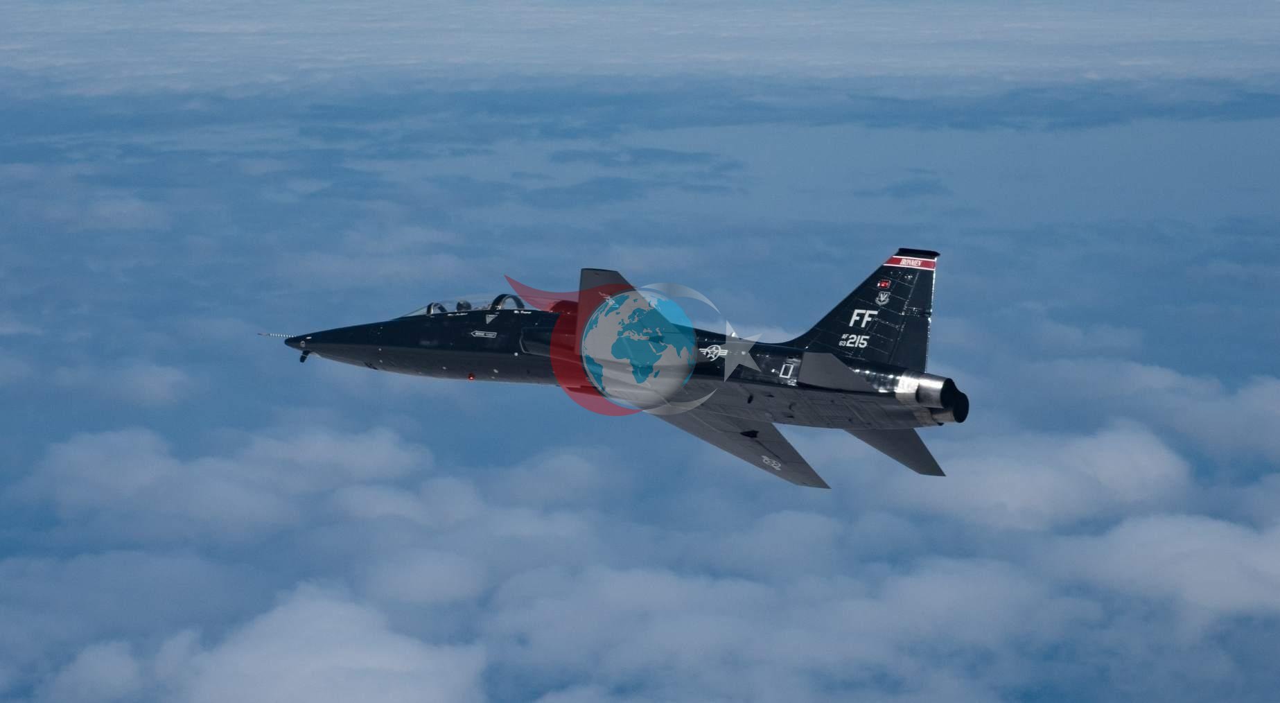 ABD'de Eğitim Uçağı Kazası: İki Pilot Kurtuldu