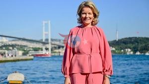 Belçika Kraliçesi Mathilde ve heyeti Ortaköyü gezip fotoğraf çektirdi