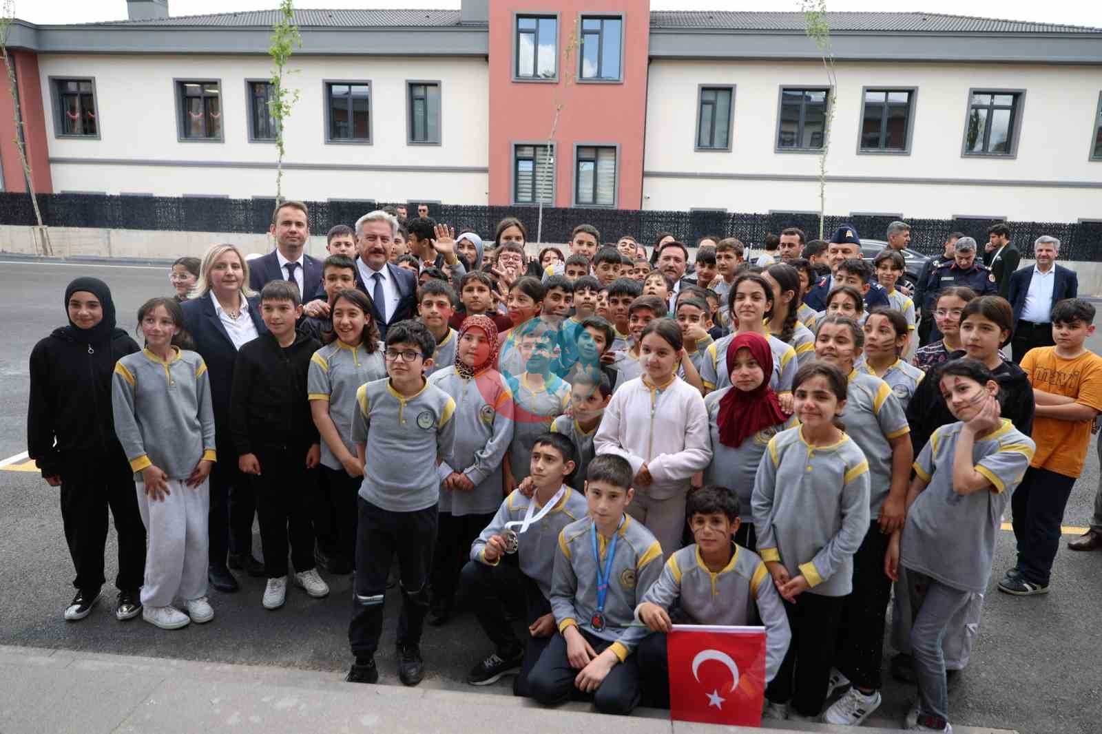 Melikgazi Belediyesi Kazım Karabekir İlkokulu ve Ortaokulu açıldı