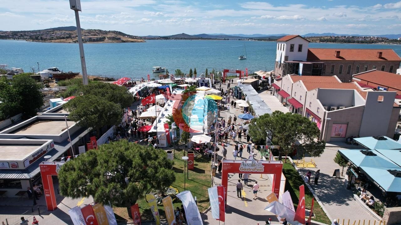 Ayvalık'ta GastroFest Coşkusu: Ünlü Şefler ve Gastronomi Uzmanları Buluşuyor