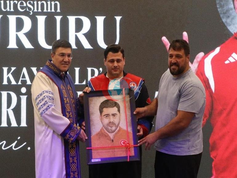 Milli güləşçi Rıza Kayaalpeyə fəxri doktor adı
