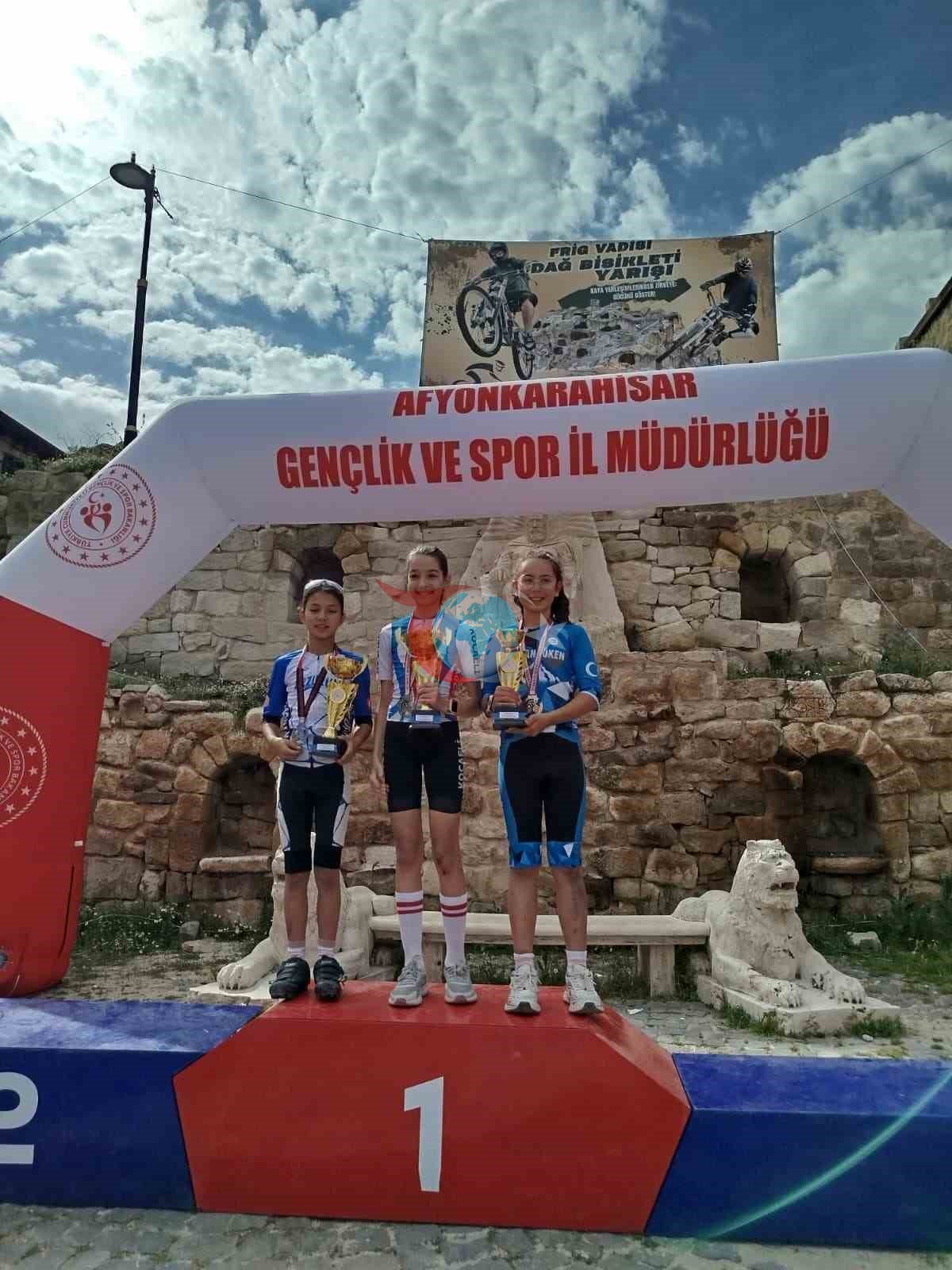 Dadaşlar madalyaya pedalladılar