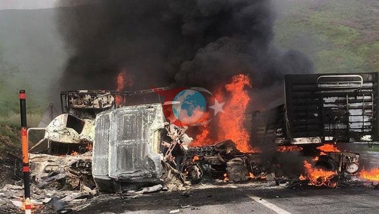 Bitlistə dəhşətli qəza İki yük maşını baş-başa toqquşub atəş topuna çevrildi: Ölən insanlar var