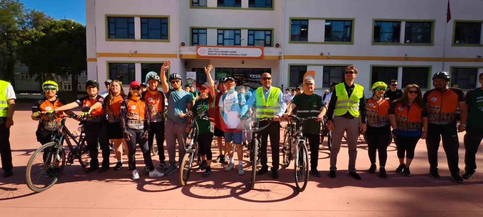 İzmir'de Gençler Sağlıklı Yaşam İçin Pedal Çevirdi