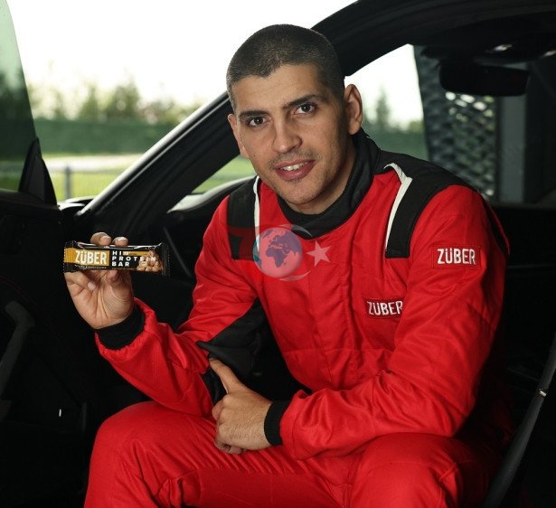 Zรผberโden milli yarฤฑล pilotu Ayhancan Gรผvenโe sponsorluk desteฤi