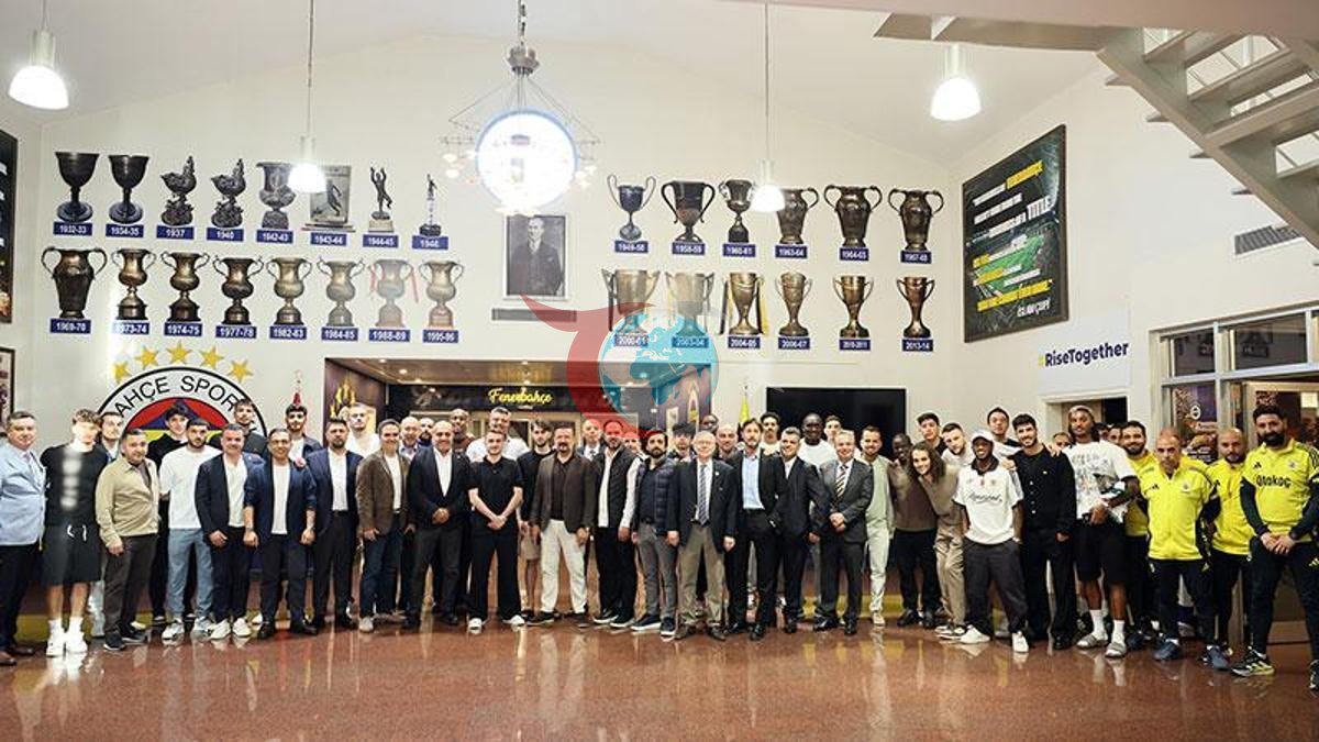 Fenerbahçe'de Başkan Saran ve Yönetimden Takıma Destek Yemeği