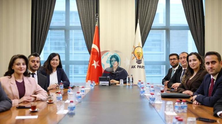 AK Partiya üzvü Ayan jurnalistlərlə görüşüb