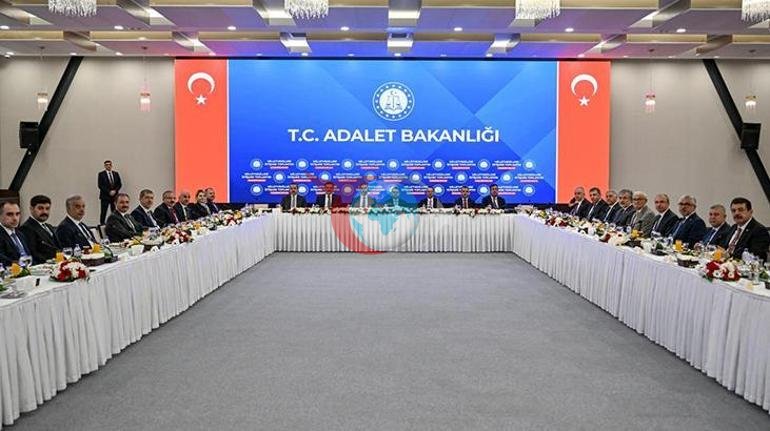 Bakan Gürlek, Karadeniz Bölgesi milletvekilleriyle bir araya geldi