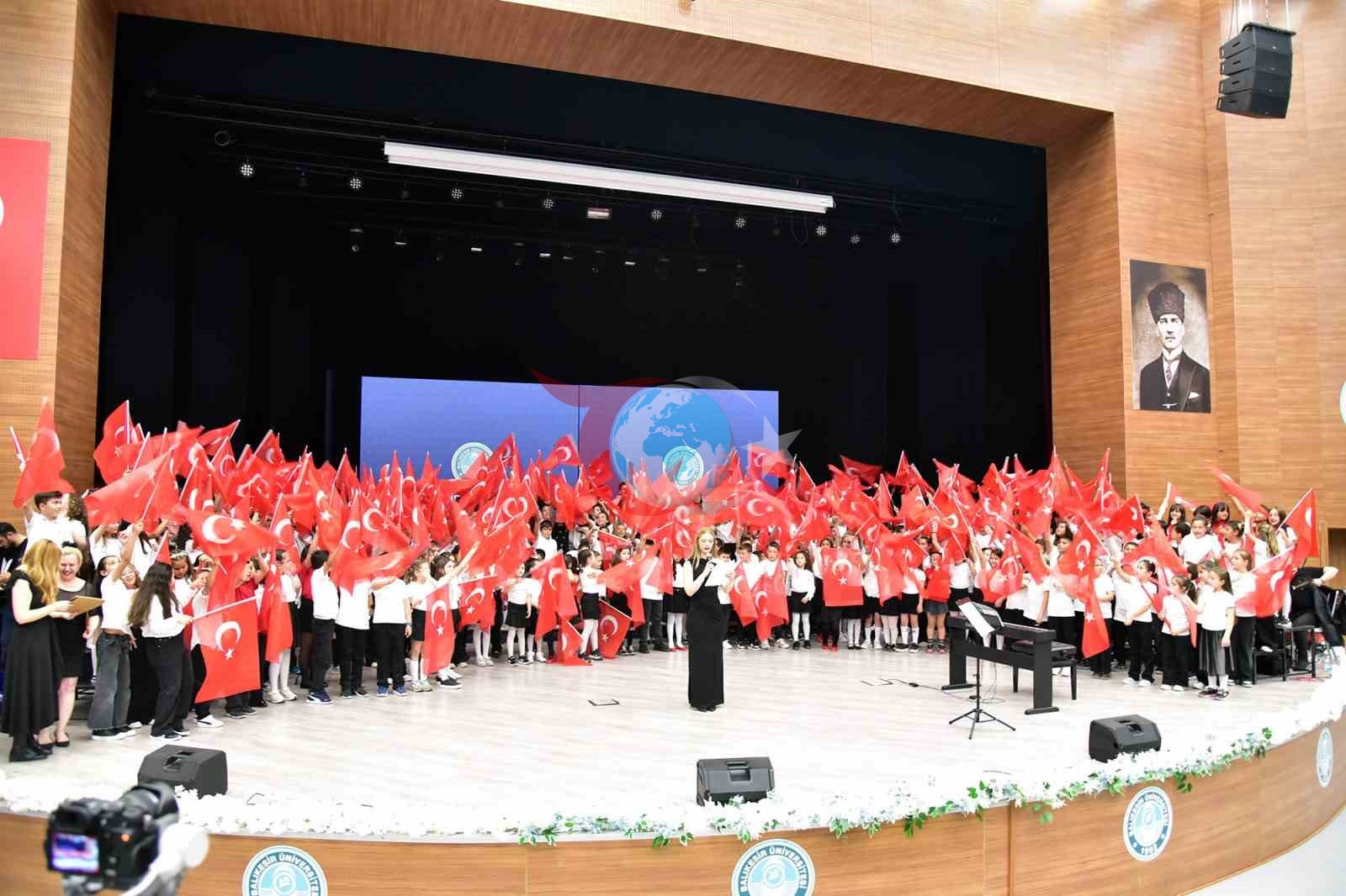 Balıkesir'de 300 Çocuk, Tek Sahne Üzerinde Buluştu