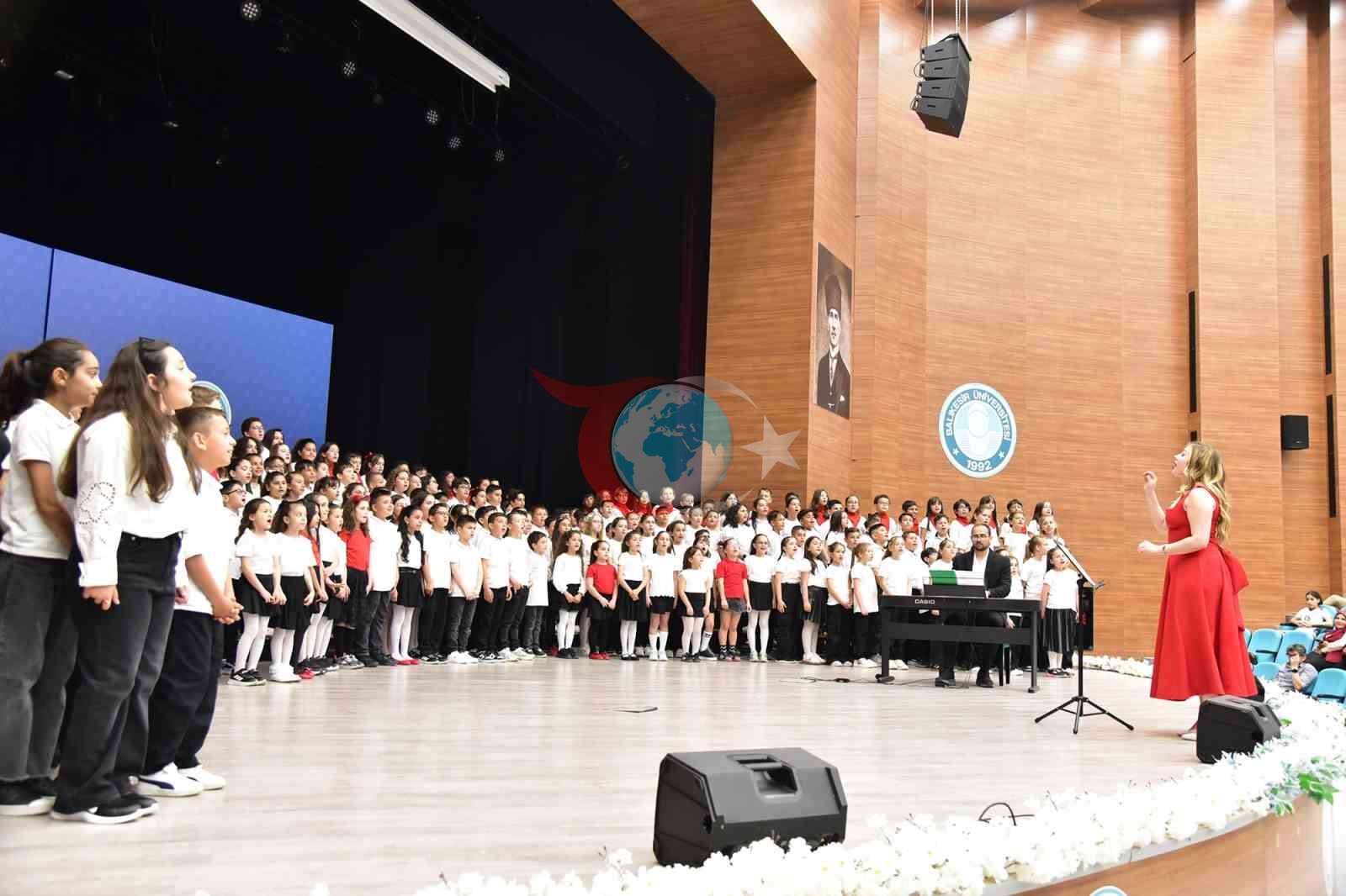 300 çocuktan oluşan korodan muhteşem konser