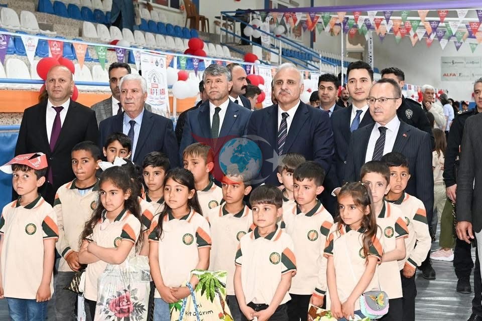 Vali Zorluoğlu Çermik kitab yarmarkasını ziyarət etdi